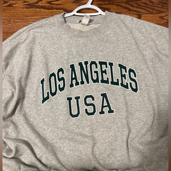 4 crewneck sweaters - Picture 2 of 4